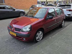 Rood Gebruikt 2001 Renault Clio II Expression Hatchback | € 1.500 (Eerlijke prijs)