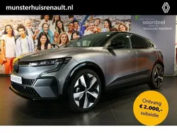 Grijs, metallic lak Gebruikt 2024 Renault Mégane Komfort Hatchback | € 32.995 (Duur)