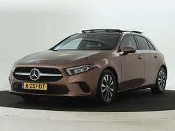 Bruin Gebruikt 2022 Mercedes A200 Business Hatchback | € 32.495 (Eerlijke prijs)