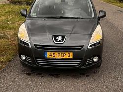 Grijs Gebruikt 2011 Peugeot 5008 MPV | € 2.850 (Eerlijke prijs)