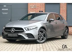 Grijs, metallic lak Gebruikt 2021 Mercedes A250 AMG Hatchback | € 30.495 (Goede deal)