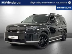 Abyss black (donker zwart metallic) Nieuw 2025 Hyundai Santa Fe Premium SUV | € 65.925 (Duur)
