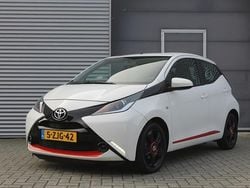 Wit Gebruikt 2015 Toyota Aygo X-play Hatchback | € 7.499 (Eerlijke prijs)