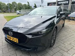 Zwart, metallic lak Gebruikt 2020 Mazda 3 Luxury Hatchback | € 22.950 (Eerlijke prijs)