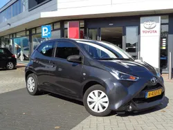 Grijs Gebruikt 2021 Toyota Aygo Hatchback | € 10.850 (Eerlijke prijs)