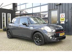 Grijs, metallic lak Gebruikt 2015 Mini Cooper S Business Hatchback | € 17.999 (Eerlijke prijs)