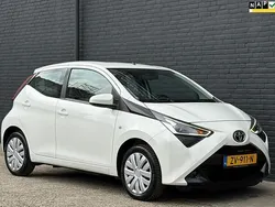 Wit Gebruikt 2019 Toyota Aygo X-play Hatchback | € 7.745 (Eerlijke prijs)