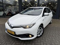 Wit Gebruikt 2016 Toyota Auris Hybrid Hatchback | € 11.950 (Goede deal)