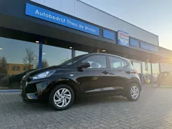 Zwart Gebruikt 2023 Hyundai i10 Comfort Hatchback | € 13.995 (Eerlijke prijs)
