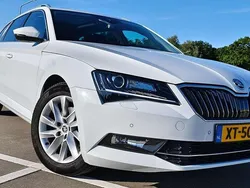 Wit Gebruikt 2019 Skoda Superb Stationwagen | € 21.750 (Eerlijke prijs)