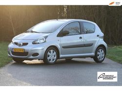 Grijs Gebruikt 2010 Toyota Aygo Hatchback | € 4.995 (Eerlijke prijs)