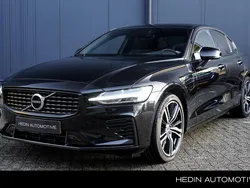 Zwart, metallic lak Gebruikt 2022 Volvo S60 R-Design Sedan | € 37.995 (Eerlijke prijs)