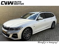 Wit Gebruikt 2022 BMW 330 Shadowline Stationwagen | € 28.400 (Goede deal)