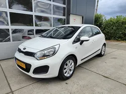 Wit Gebruikt 2011 Kia Rio Comfort Hatchback | € 4.950 (Eerlijke prijs)