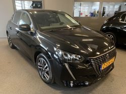 Zwart Gebruikt 2023 Peugeot 208 Allure Hatchback | € 16.995 (Goede deal)