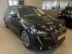 Zwart Gebruikt 2023 Peugeot 208 Allure Hatchback | € 19.995 (Eerlijke prijs)