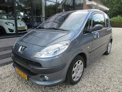 Grijs Gebruikt 2006 Peugeot 1007 Hatchback | € 3.500 (Duur)