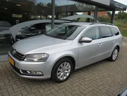 Grijs, metallic lak Gebruikt 2013 VW Passat Highline Stationwagen | € 13.750 (Duur)