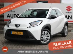 Wit Gebruikt 2023 Toyota Aygo Play Hatchback | € 19.950 (Eerlijke prijs)