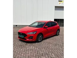 Rood Gebruikt 2025 Ford Focus ST-Line Hatchback | € 27.949 (Eerlijke prijs)