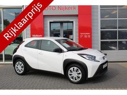 Wit Gebruikt 2023 Toyota Aygo Play Hatchback | € 20.900 (Eerlijke prijs)