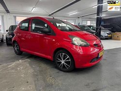 Rood Gebruikt 2006 Toyota Aygo Hatchback | € 3.650 (Eerlijke prijs)