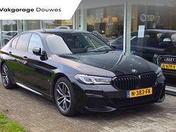 Zwart Gebruikt 2021 BMW 520 Executive Sedan | € 38.450 (Eerlijke prijs)