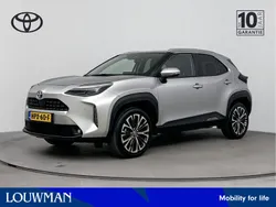 Grijs, metallic lak Gebruikt 2022 Toyota Yaris Cross Executive SUV | € 28.945 (Eerlijke prijs)