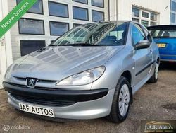Grijs Gebruikt 2002 Peugeot 206 Hatchback | € 1.750 (Iets duurder)