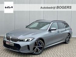 Grijs Gebruikt 2024 BMW 330 M Sport Stationwagen | € 47.840 (Eerlijke prijs)