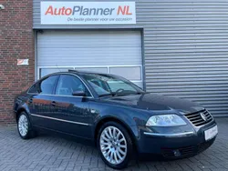 Grijs, metallic lak Gebruikt 2002 VW Passat Highline Sedan | € 12.944