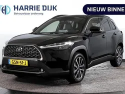 Zwart Gebruikt 2024 Toyota Corolla Cross Style SUV | € 35.995 (Eerlijke prijs)