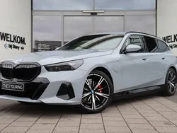 Grijs Nieuw 2025 BMW 530e M Sport Stationwagen | € 87.499 (Eerlijke prijs)