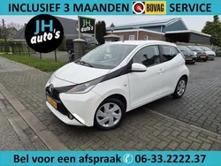 Wit Gebruikt 2015 Toyota Aygo X-play Hatchback | € 7.950 (Eerlijke prijs)