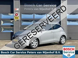 Grijs Gebruikt 2017 Toyota Aygo X-play Hatchback | € 8.645 (Goede deal)