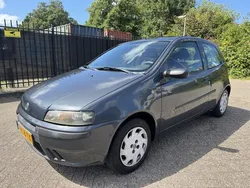 Grijs, metallic lak Gebruikt 2002 Fiat Punto Hatchback | € 1.950 (Eerlijke prijs)