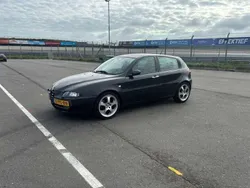 Zwart Gebruikt 2004 Alfa Romeo 147 Distinctive Hatchback | € 2.250 (Eerlijke prijs)