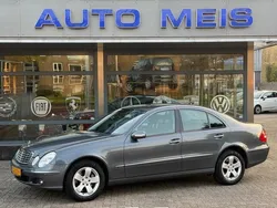 Grijs, metallic lak Gebruikt 2005 Mercedes E350 Elegance Sedan | € 3.495 (Super prijs)