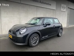 Zwart Gebruikt 2024 Mini Cooper Essential Hatchback | € 31.880 (Duur)