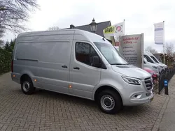 Grijs Gebruikt 2023 Mercedes Sprinter Van | € 48.950 (Goede deal)