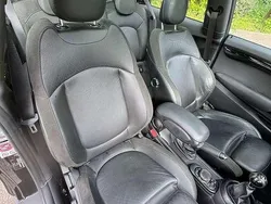 Zwart Gebruikt 2016 Mini Cooper Hatchback | € 14.250 (Eerlijke prijs)
