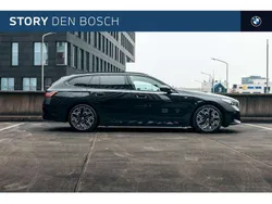 Zwart Nieuw 2025 BMW 530e M Sport Stationwagen | € 82.499 (Super prijs)