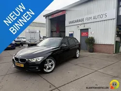 Zwart Gebruikt 2018 BMW 318 Executive Stationwagen | € 17.950 (Eerlijke prijs)