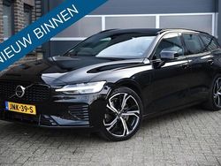 Zwart Gebruikt 2022 Volvo V60 Plus Stationwagen | € 39.990 (Eerlijke prijs)