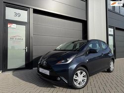 Blauw (metallic) Gebruikt 2016 Toyota Aygo X-play Hatchback | € 7.995 (Goede deal)