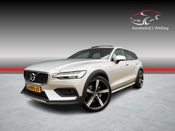 Grijs Gebruikt 2019 Volvo V60 CC Stationwagen | € 25.990 (Duur)
