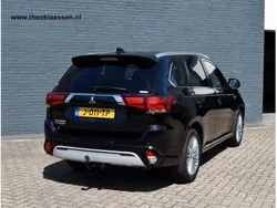 Zwart, metallic lak Gebruikt 2020 Mitsubishi Outlander Intense+ SUV | € 27.750 (Iets duurder)