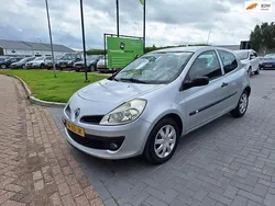 Grijs, metallic lak Gebruikt 2007 Renault Clio II Extreme Hatchback | € 1.499 (Eerlijke prijs)