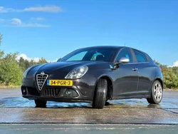 Zwart Gebruikt 2011 Alfa Romeo Giulietta Hatchback | € 7.000 (Eerlijke prijs)