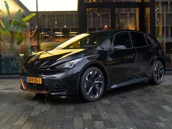 Zwart, metallic lak Gebruikt 2024 Cupra Born Hatchback | € 28.990 (Goede deal)